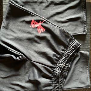 Youth XL Under Armour Sweatpants. Breast cancer awareness edition! 💕